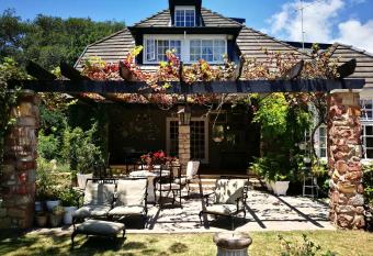 Forest Hall Guest House has Balcony rooms