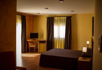 Hostal Rural el Nacimiento allows 18 year olds to book a room