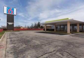 Motel 6-Lincoln, IL allows 18 year olds to book a room