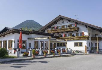 Gasthof Berghupferl has Balcony rooms