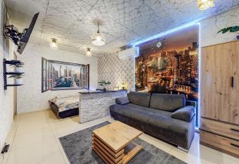 Apartament Dubaj allows 18 year olds to book a room