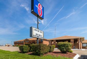 Motel 6 Marion. Il allows 18 year olds to book a room