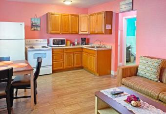 Bella Sirena Inn has Balcony rooms