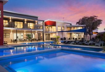 Ingenia Holidays Middle Rock allows 18 year olds to book a room