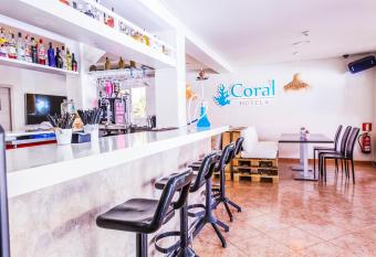 Coral beach house & food has Balcony rooms