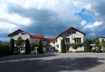 Pensiunea Cionca str 1 Decembrie 1918 nr 466 allows 18 year olds to book a room