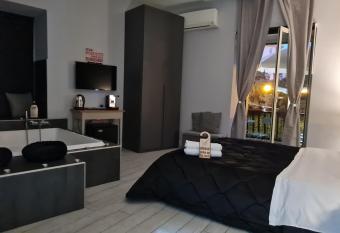 ESPOSITO PLAZA- ROOMS & SUITE allows 18 year olds to book a room