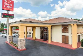 Econo Lodge Inn & Suites has Smoking rooms