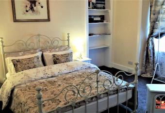 Cozy Central Apartment allows 18 year olds to book a room