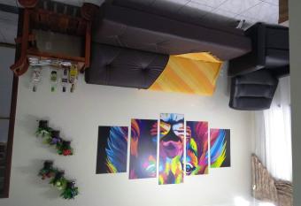 Apartamento na praia do Itarare allows 18 year olds to book a room