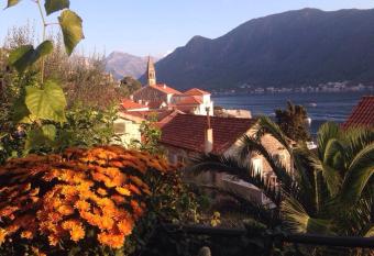 Be happy in Perast has Balcony rooms