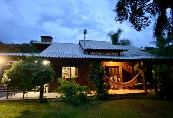 Recanto das   guias - Caminhos de Caravaggio allows 18 year olds to book a room