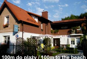 Plac Rybak  w Inn allows 18 year olds to book a room