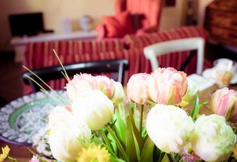 Lunigiana Home Sweet Home allows 18 year olds to book a room