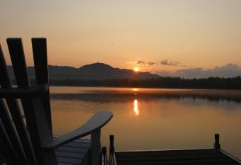 La Maison Jaune D'Eastman allows 18 year olds to book a room