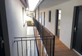 Apartm  n v bl  zkosti centra Brna allows 18 year olds to book a room