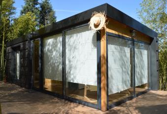 Bamboo Guest House has Balcony rooms