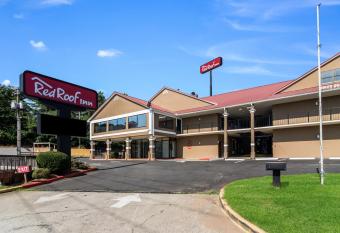 Red Roof Inn Atlanta - Kennesaw State University has Smoking rooms