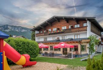 Familienhotel Central has Balcony rooms