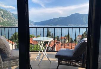 Apartments FANTASY allows 18 year olds to book a room