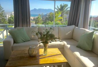 5 Options Guest House has Balcony rooms