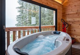 Chalet Pom Pin has Balcony rooms