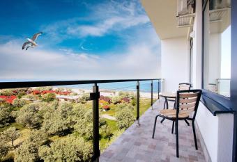 Lotus 7 Silver allows 18 year olds to book a room