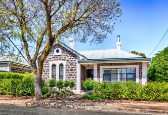 Barossa Valley View Guesthouse allows 18 year olds to book a room