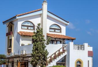 Iliatoras has Balcony rooms