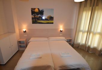 Apartamentos Marina Suites allows 18 year olds to book a room