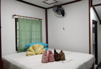 Comon Bungalow HaadChaoPhao allows 18 year olds to book a room