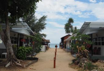 Bluesky Beach Bungalows allows 18 year olds to book a room