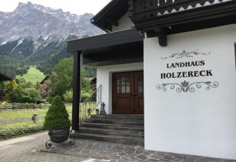 Landhaus Holzereck has Balcony rooms
