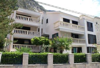 Apartments Radulovic has Balcony rooms