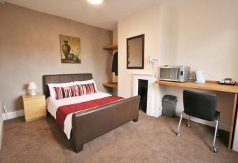 Central Hotel Cheltenham by Roomsbooked allows 18 year olds to book a room