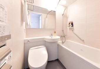 Vessel Hotel Campana Nagoya has rooms with a private hot tub