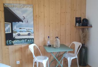 L Essentiel has rooms with a private hot tub