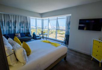 Novotel Mohammedia allows 18 year olds to book a room