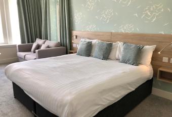 The Clarendon Hotel allows 18 year olds to book a room