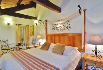 Hotel Casavieja has Balcony rooms