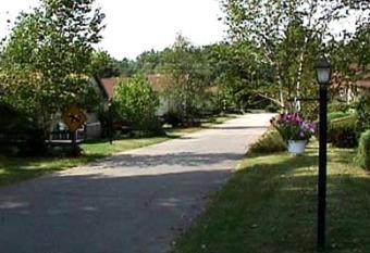 Kennebunk Gallery Motel and Cottages has Balcony rooms