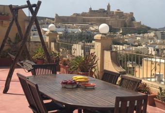 La Fenice by Giancarlo allows 18 year olds to book a room