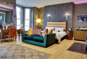 Halvard Hotel allows 18 year olds to book a room