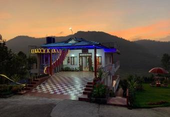 Vignesh holiday inn has Balcony rooms