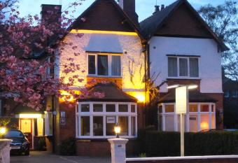 Chester House Guest House has rooms with a private hot tub