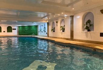 Washington Central Hotel and Sleepwell Inn allows 18 year olds to book a room