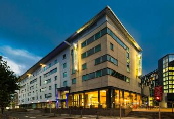 Holiday Inn Express Leeds City Centre - Armouries, an IHG Hotel allows 18 year olds to book a room