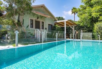 Bikta Baglil allows 18 year olds to book a room