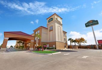 La Quinta by Wyndham Cd Juarez Near US Consulate allows 18 year olds to book a room