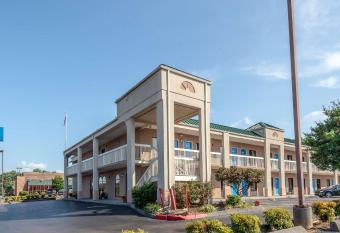 Motel 6 Kingsport Tn allows 18 year olds to book a room